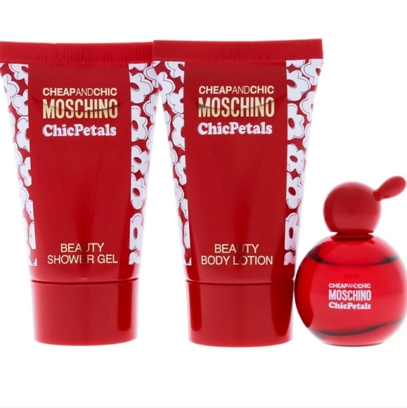 Moschino Chic Petals fragrance set 3pcs. - Picture 3 of 5